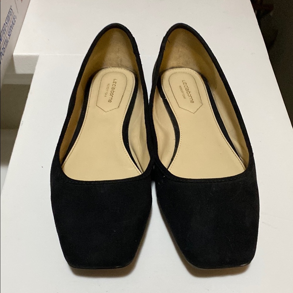 Liz Claiborne Black Flats Classic Design